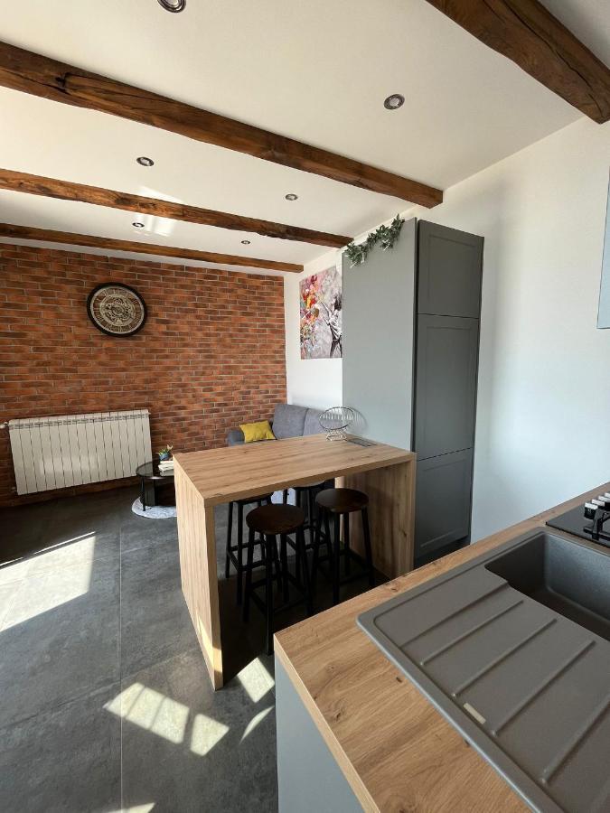 Apartman Sara S Pogledom Na More Lovran Exterior foto
